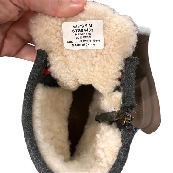 Sperry Charcoal and Crimson Winter Boots - Picture 8 of 9